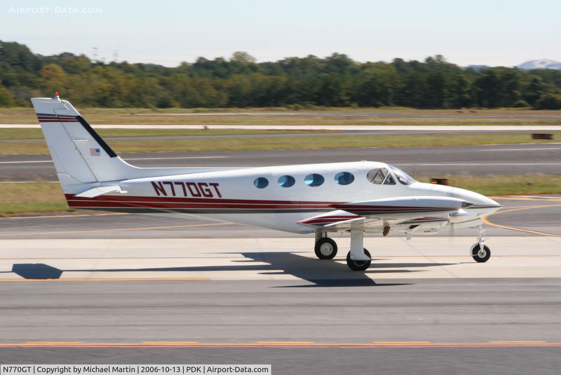 N770GT, 1976 Cessna 340A C/N 340A0092, Taxing to Runway 2R