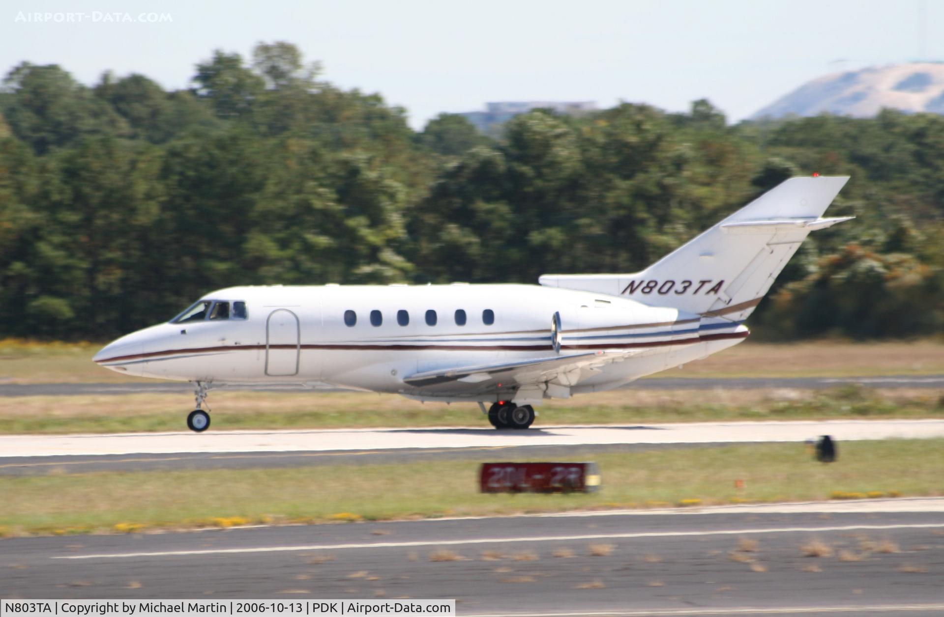 N803TA, 1999 Raytheon Hawker 800XP C/N 258455, Landing Runway 2R
