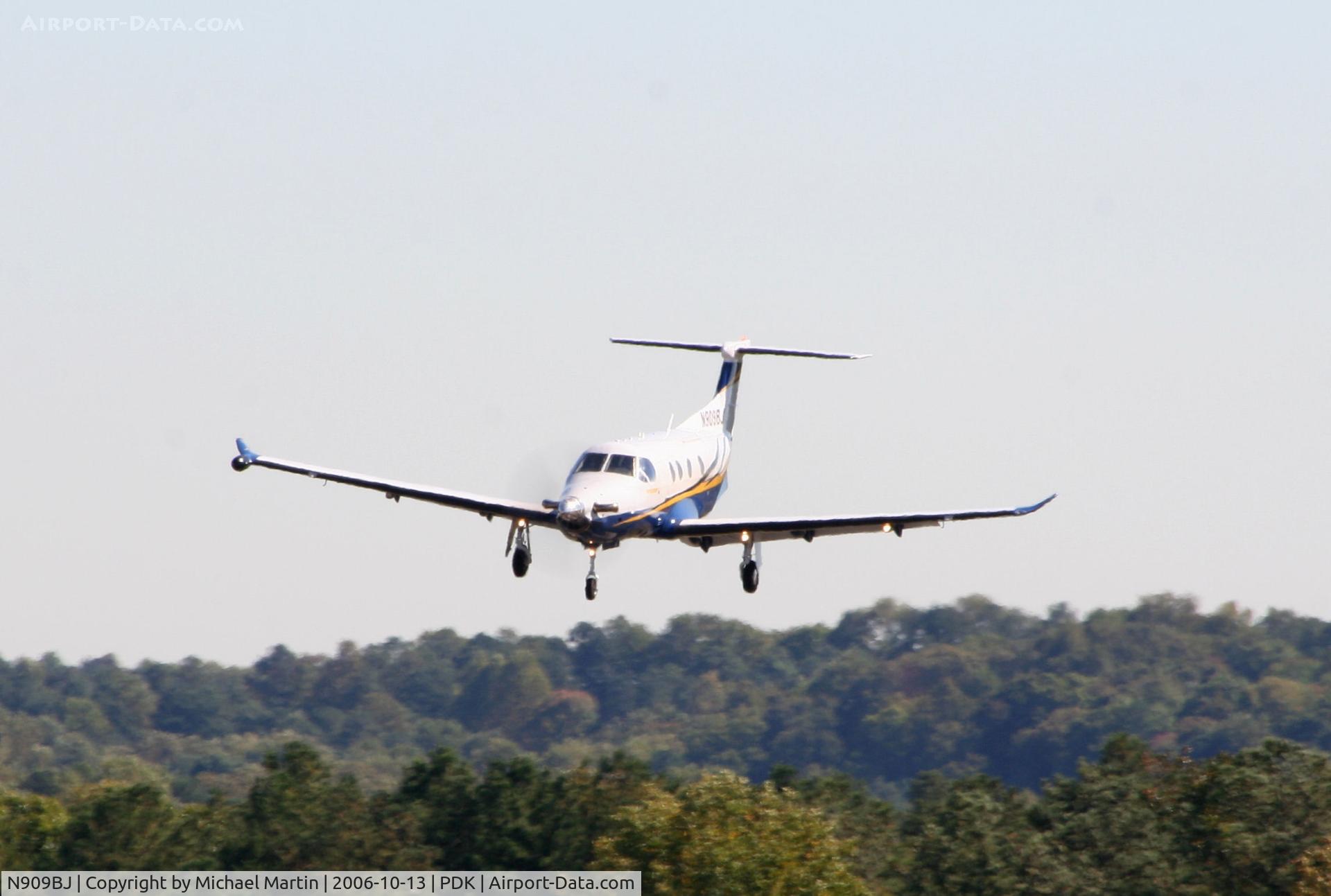 N909BJ, 2006 Pilatus PC-12/47 C/N 694, Landing Runway 34