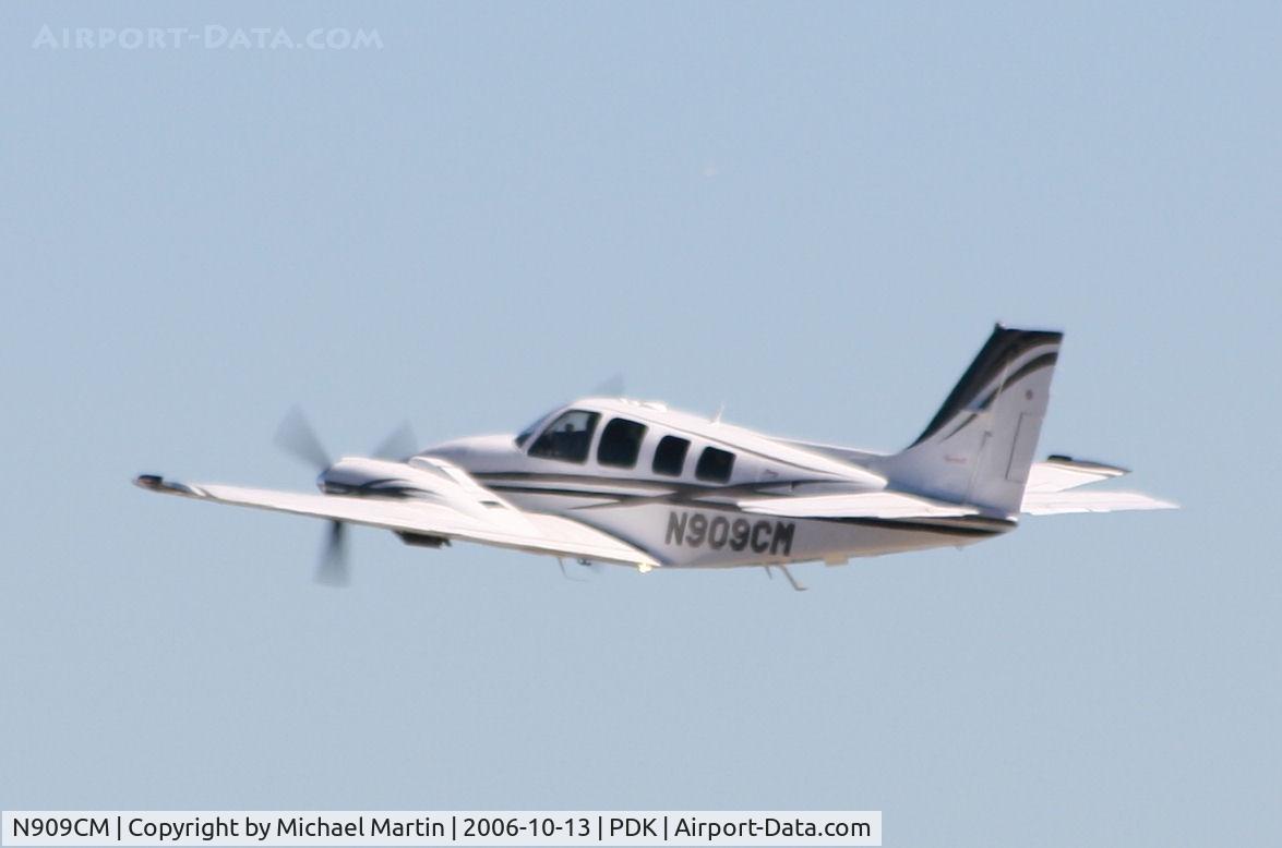 N909CM, 2001 Raytheon Aircraft Company 58 C/N TH-2022, Departing PDK enroute to AUO