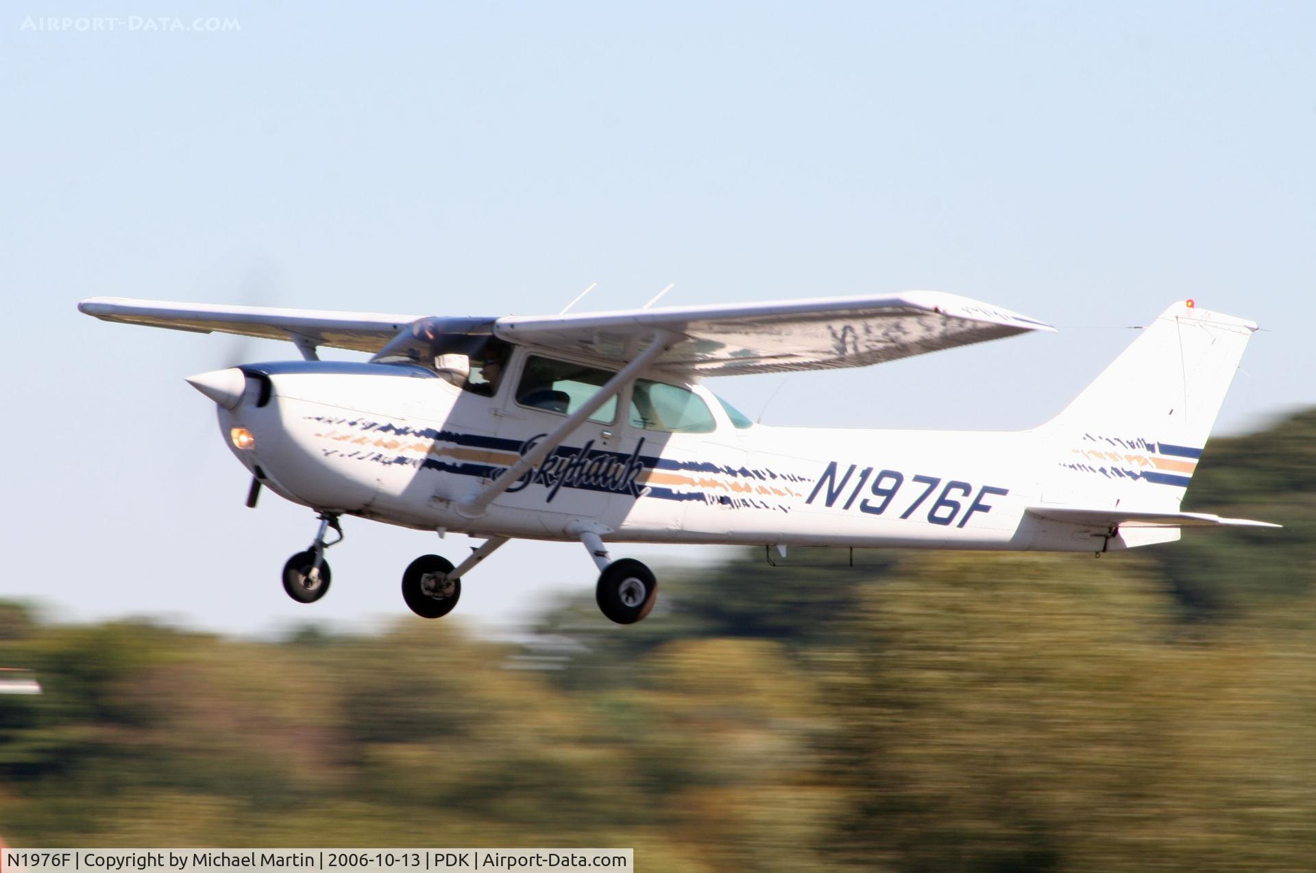 N1976F, 1979 Cessna 172N C/N 17273064, Departing Runway 34