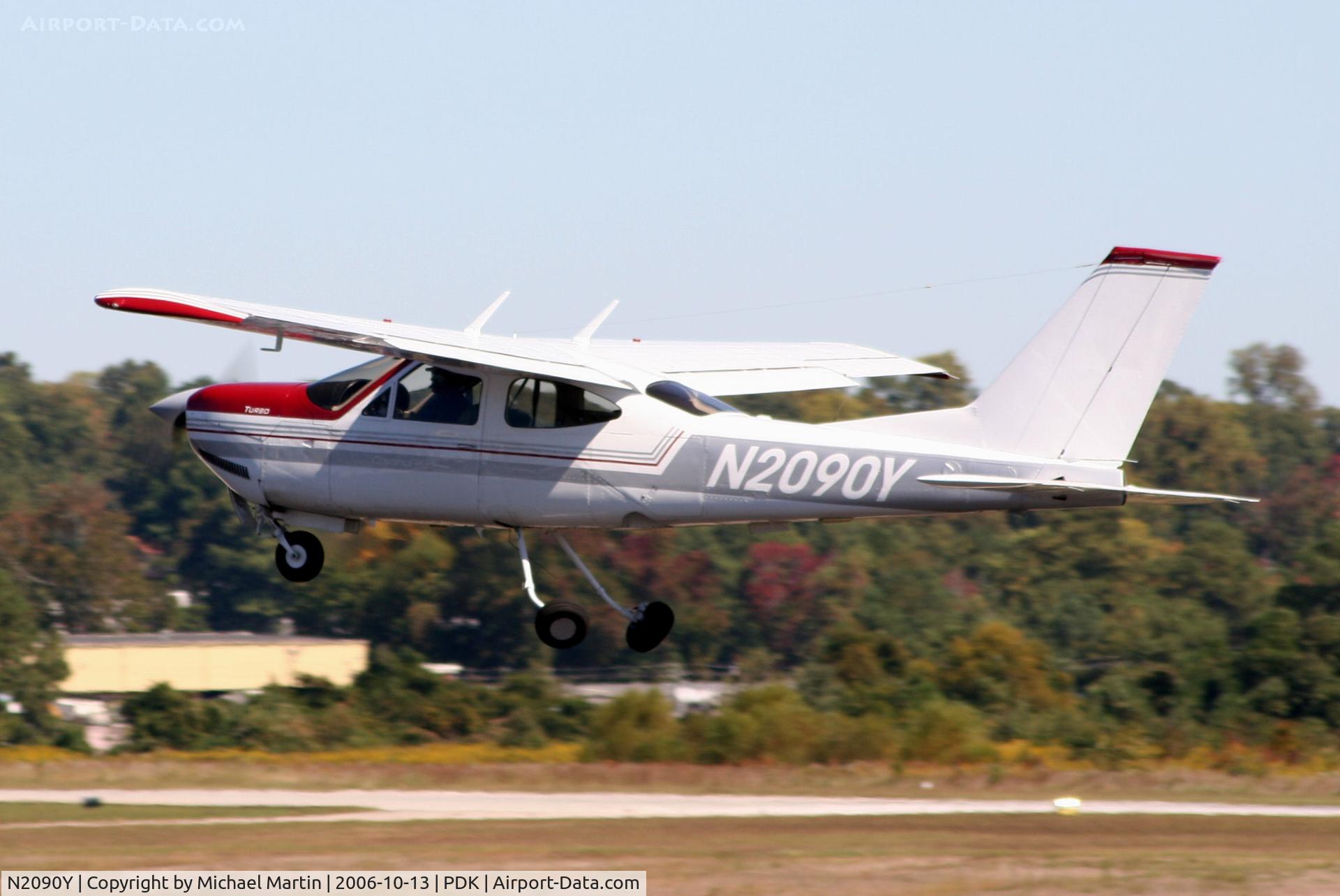 N2090Y, 1976 Cessna 177RG Cardinal C/N 177RG1106, Departing Runway 34