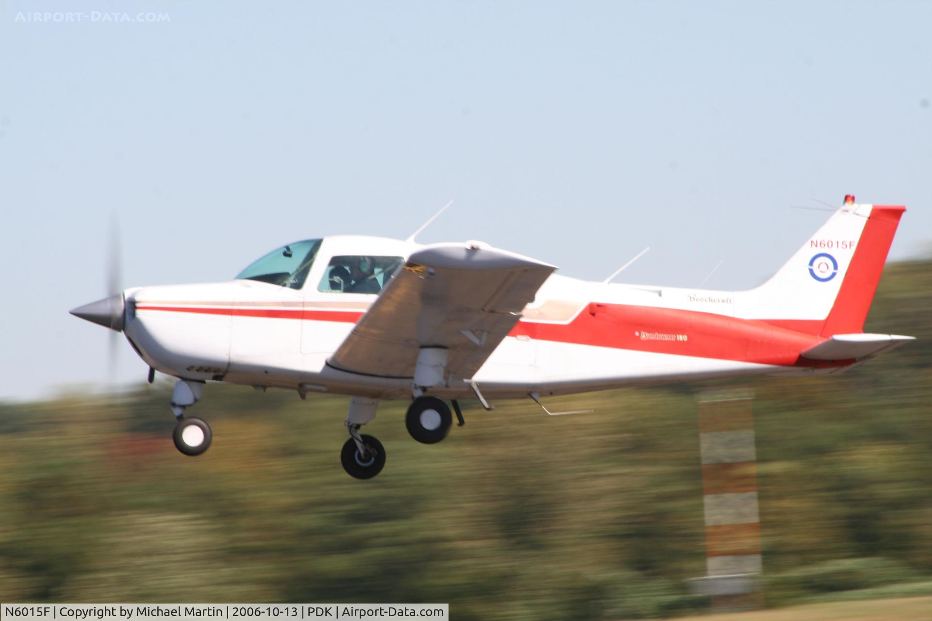 N6015F, 1979 Beech C23 Sundowner 180 Sundowner 180 C/N M-2134, Departing Runway 34