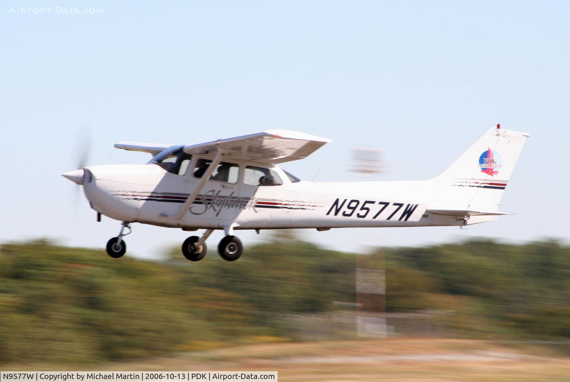 N9577W, 1998 Cessna 172R C/N 17280527, Student Pilot