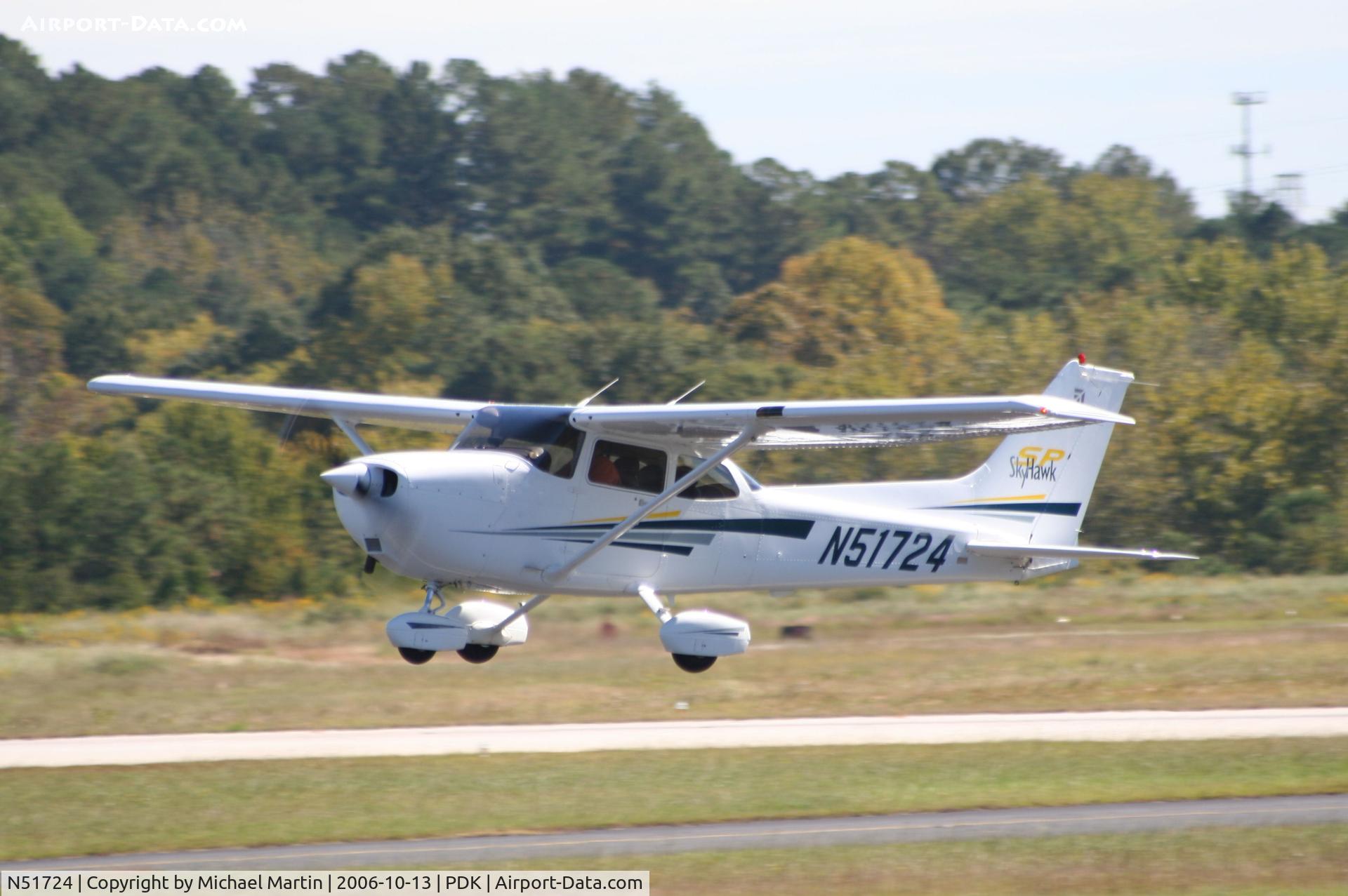 N51724, 2002 Cessna 172S C/N 172S9045, Departing Runway 34
