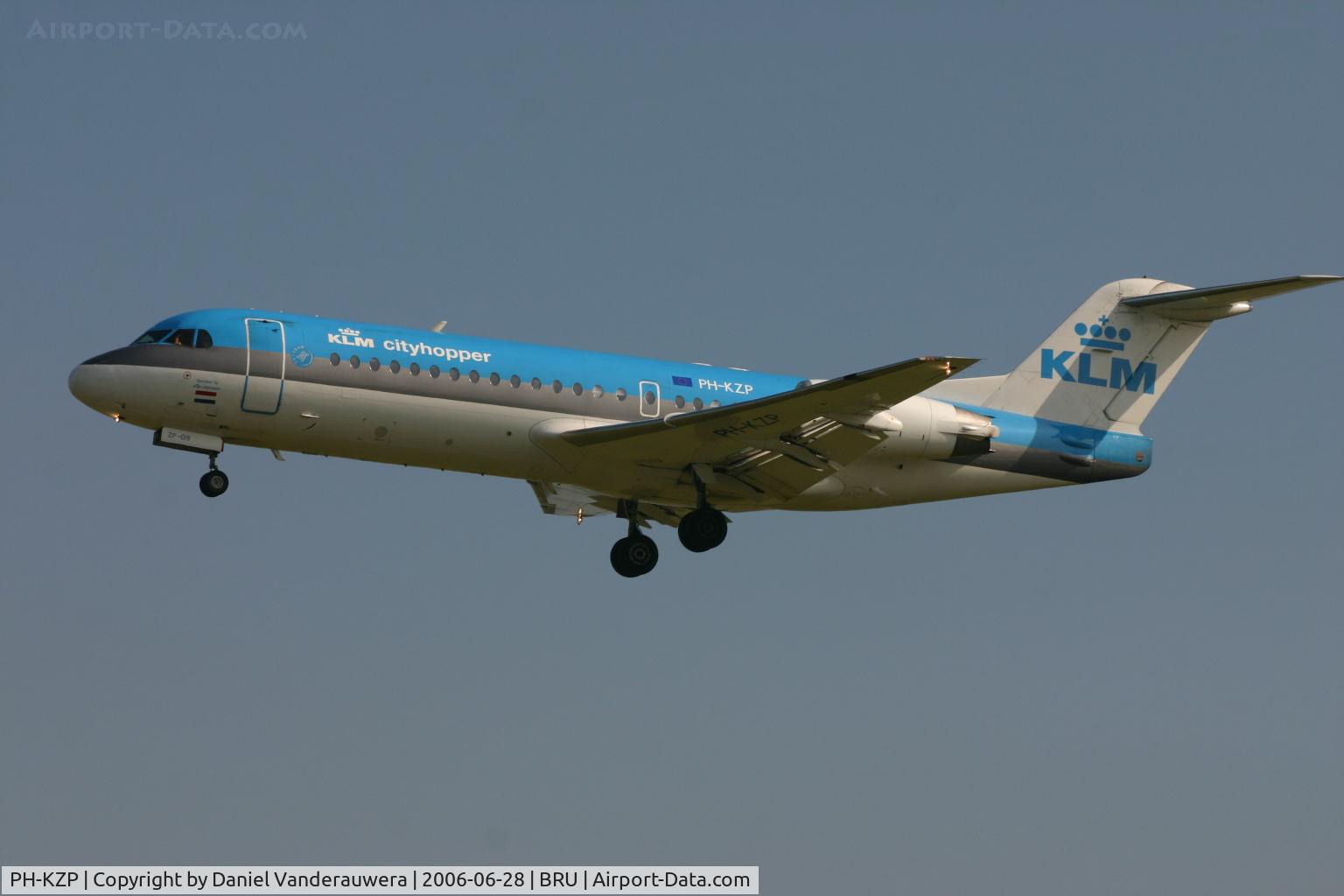 PH-KZP, 1995 Fokker 70 (F-28-0070) C/N 11539, arrival on rwy 25L