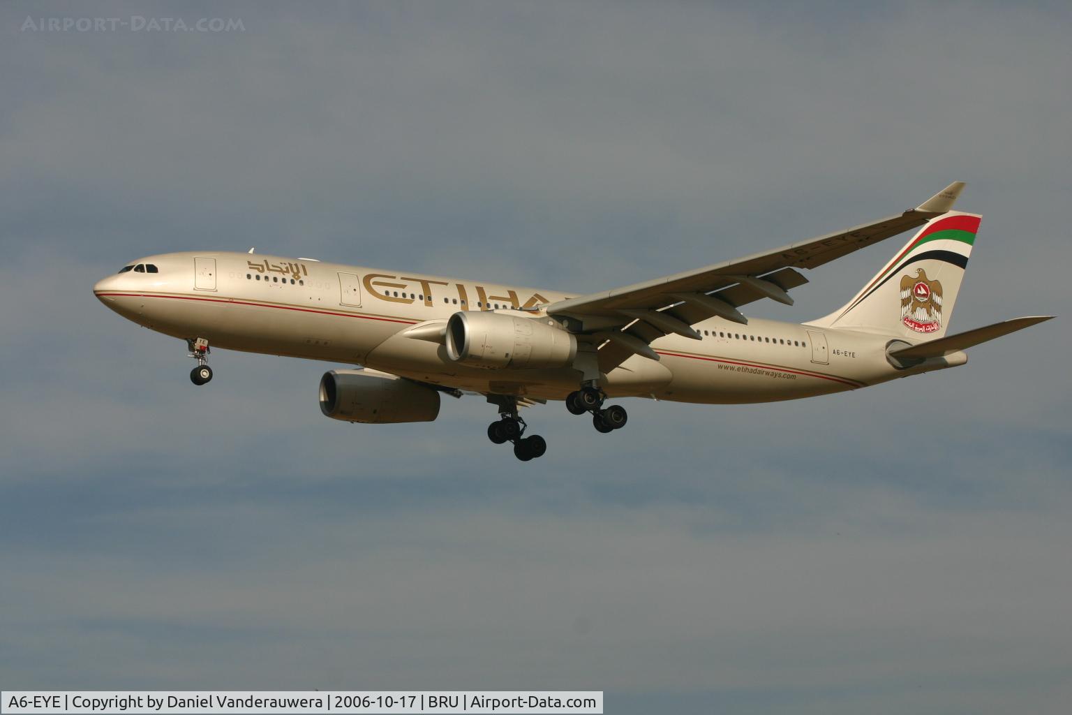 A6-EYE, 2005 Airbus A330-243 C/N 688, flight EY502 is descending to rwy 25L