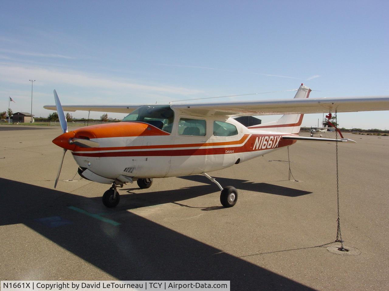N1661X, 1975 Cessna 210L Centurion C/N 21060696, N1661X @ TCY
