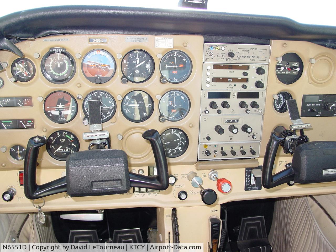 N6551D, 1979 Cessna 172N C/N 17272859, N6551D Panel