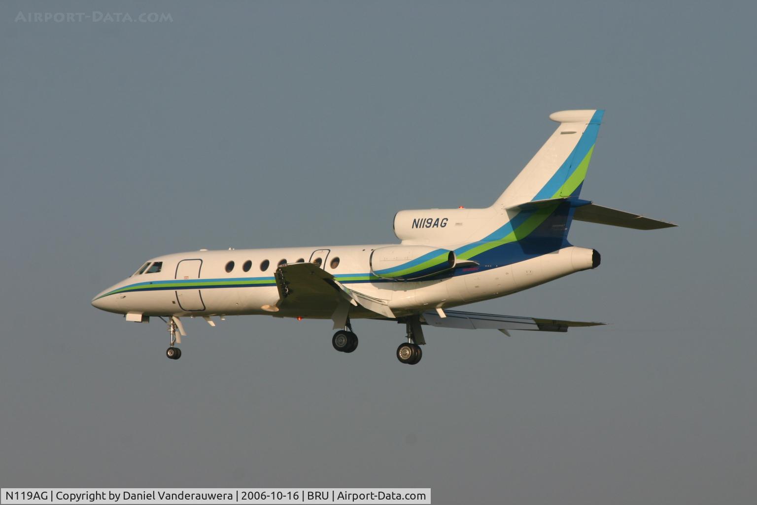 N119AG, 2000 Dassault Falcon 50EX C/N 297, descending to rwy 25L