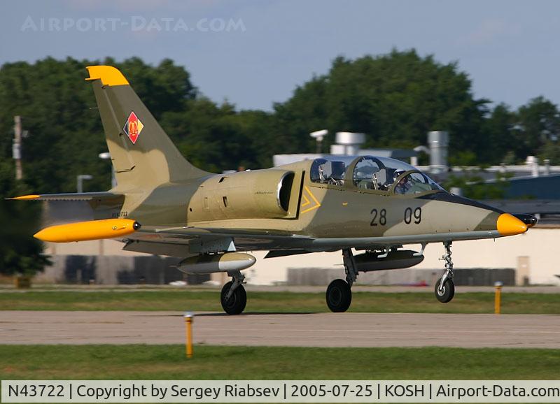 N43722, 1977 Aero L-39 Albatros C/N 731012, EAA AirVenture 2006