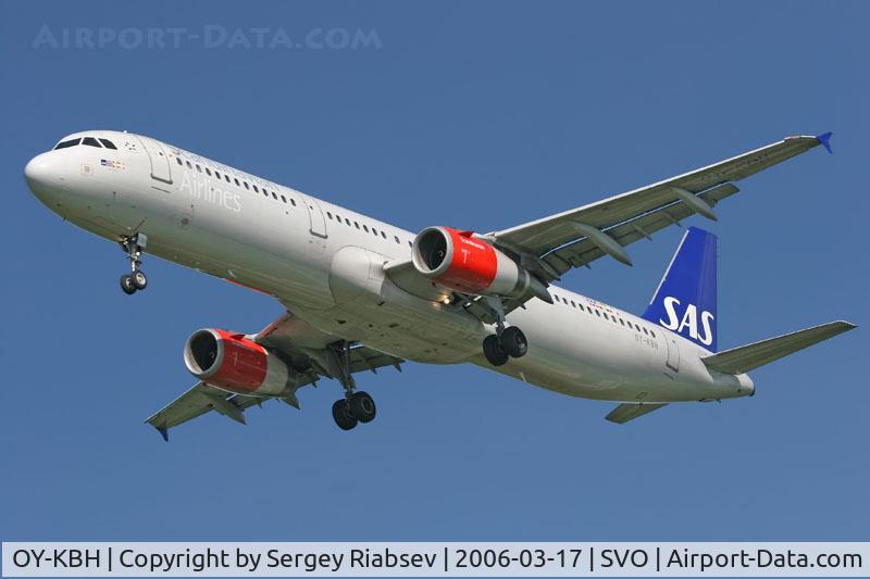 OY-KBH, 2002 Airbus A321-232 C/N 1675, Landing at SVO