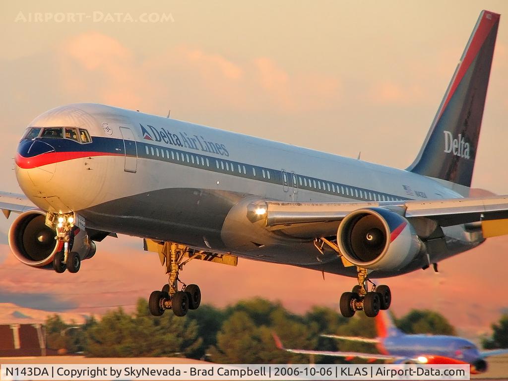 N143DA, 1998 Boeing 767-332 C/N 25991, Delta Airlines / 1998 Boeing 767-332