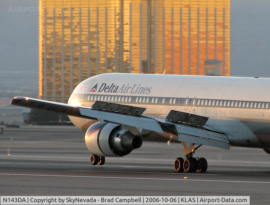 N143DA, 1998 Boeing 767-332 C/N 25991, Delta Airlines / 1998 Boeing 767-332