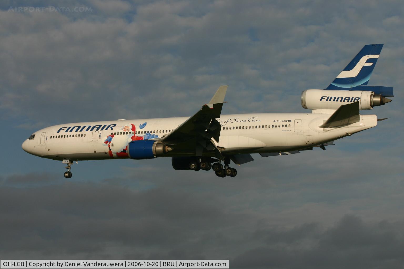 OH-LGB, 1991 McDonnell Douglas MD-11 C/N 48450, arrival on rwy 25L short before rain