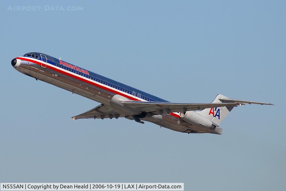 N555AN, 1991 McDonnell Douglas MD-82 (DC-9-82) C/N 53085, American Airlines N555AN (FLT AAL1176) climbing out from RWY 25R enroute to San Antonio Int'l (KSAT).