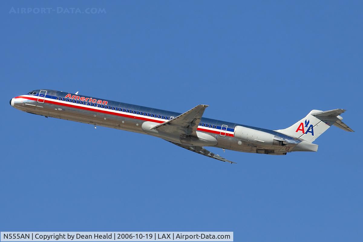 N555AN, 1991 McDonnell Douglas MD-82 (DC-9-82) C/N 53085, American Airlines N555AN (FLT AAL1176) climbing out from RWY 25R enroute to San Antonio Int'l (KSAT).