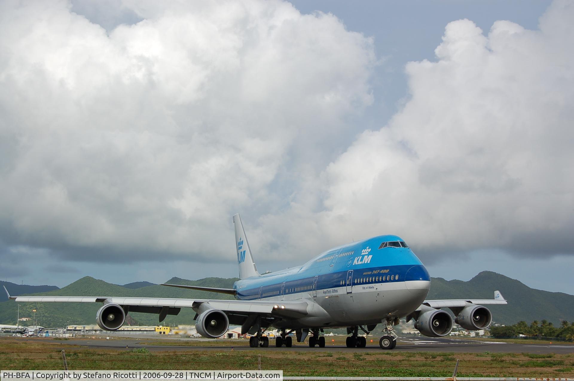 PH-BFA, 1989 Boeing 747-406 C/N 23999, Beautiful..