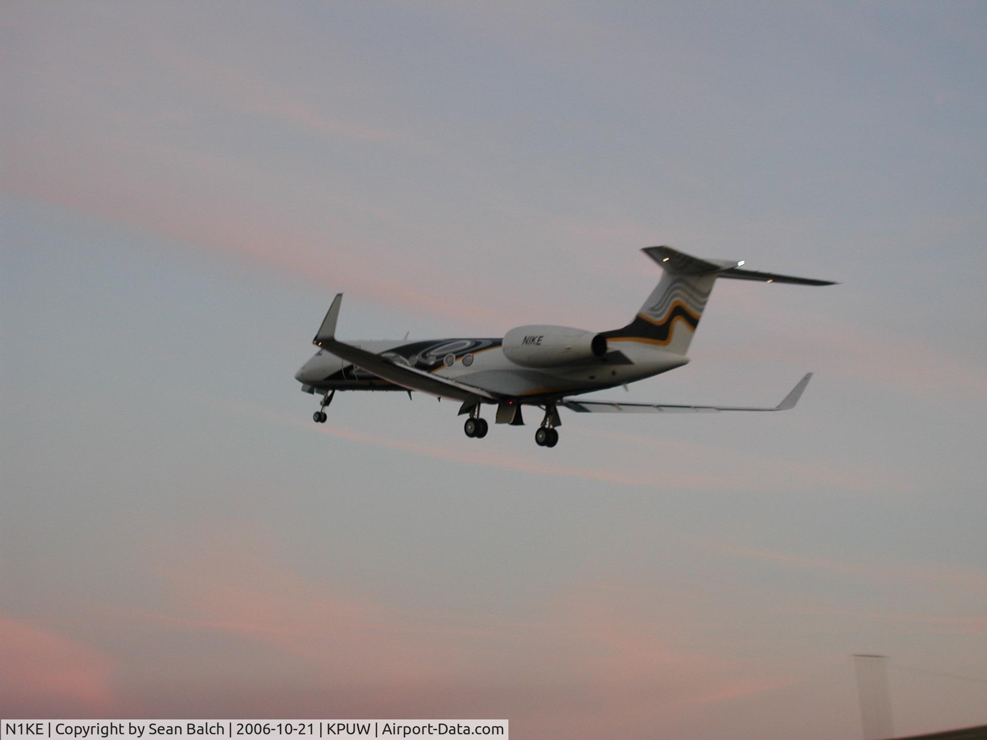 N1KE, 1999 Gulfstream Aerospace G-V C/N 574, taking off from kpuw on 10/21/06