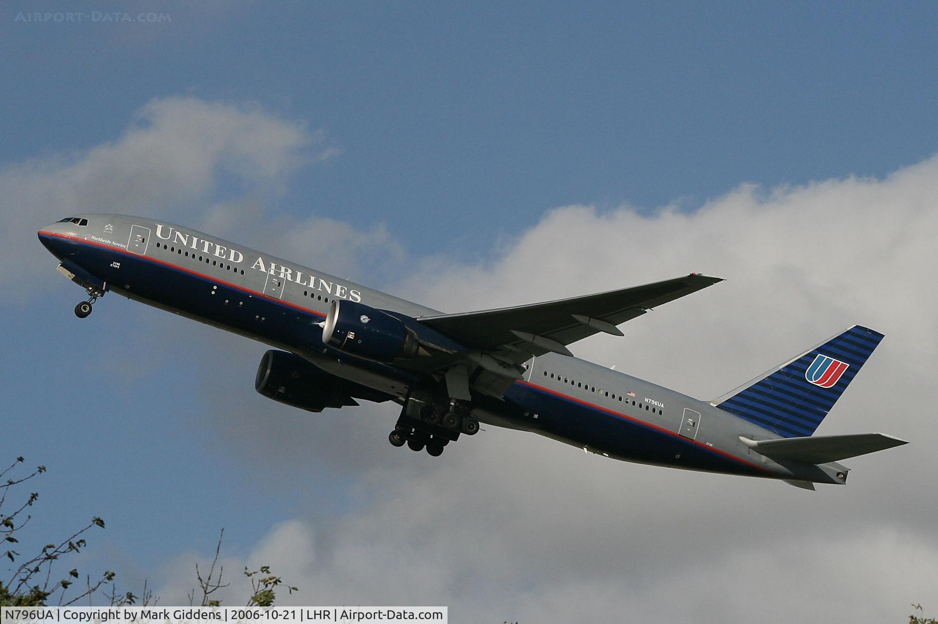 N796UA, 1998 Boeing 777-222 C/N 26931, Departing from London Heathrow runway 27L