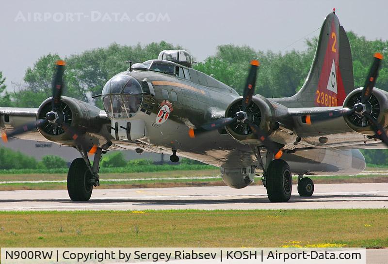 N900RW, 1944 Boeing B-17G Flying Fortress C/N 8627, EAA AirVenture 2005