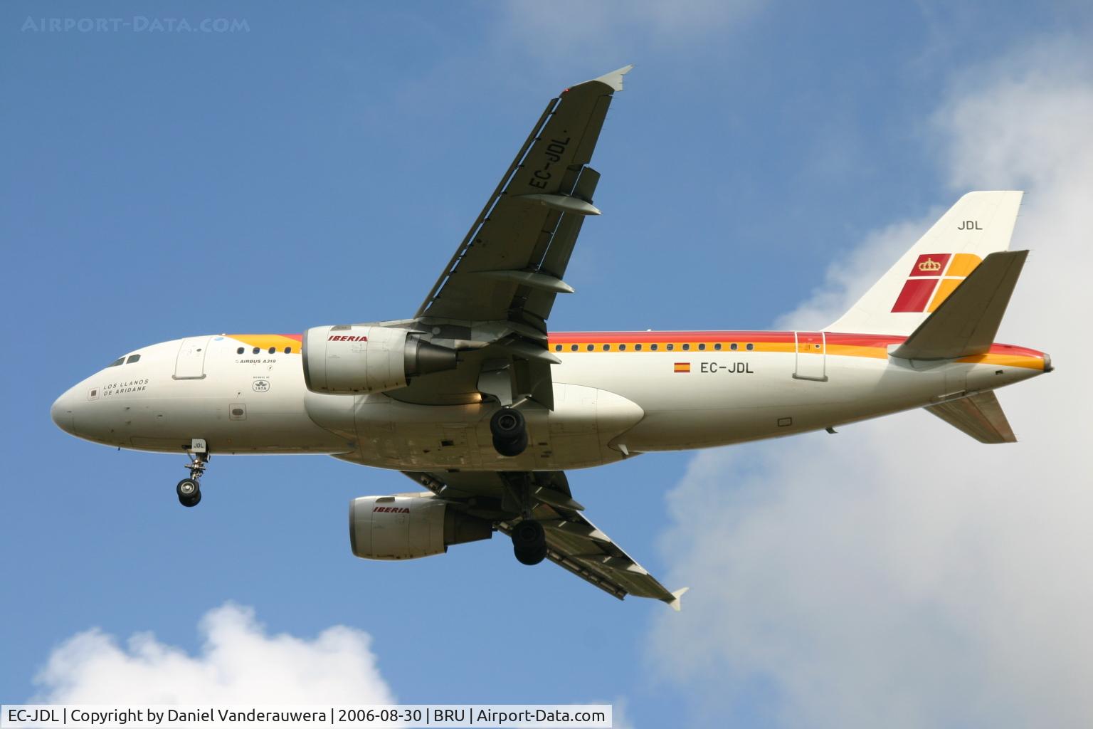 EC-JDL, 2004 Airbus A319-111 C/N 2365, short to land on rwy 25R