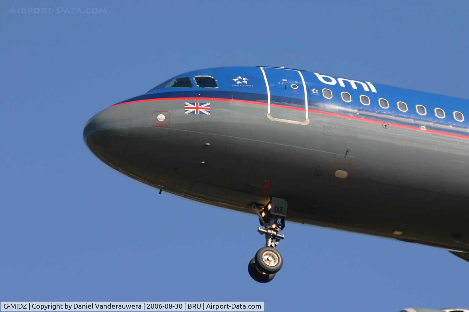 G-MIDZ, 1999 Airbus A320-232 C/N 934, descending to rwy 25R