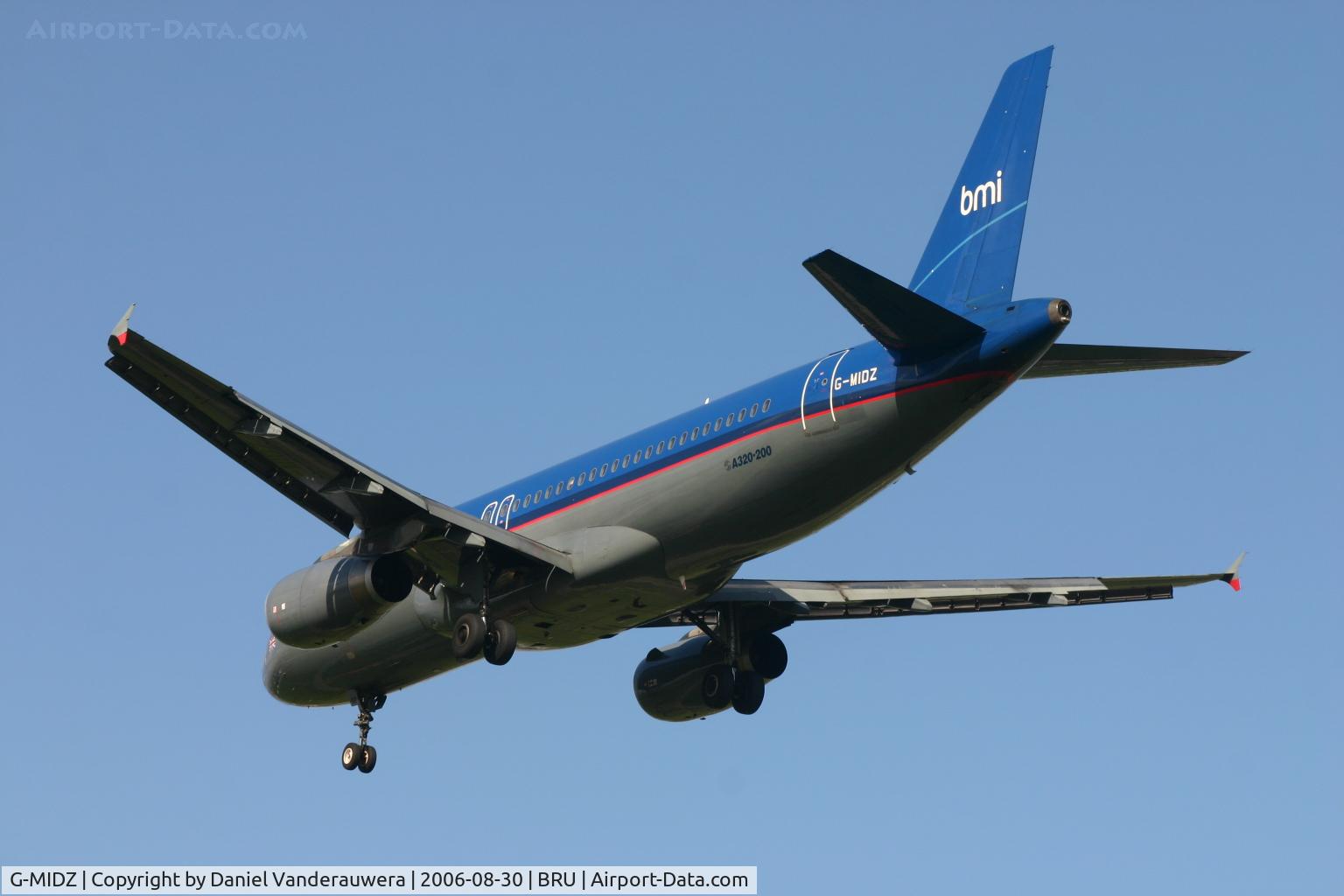 G-MIDZ, 1999 Airbus A320-232 C/N 934, short to land on rwy 25R