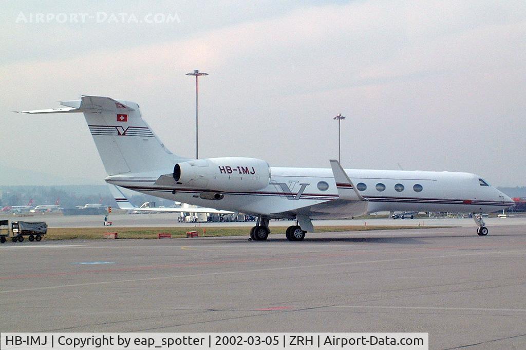 HB-IMJ, 1997 Gulfstream Aerospace Gulfstream V C/N 517, taxi to holding point