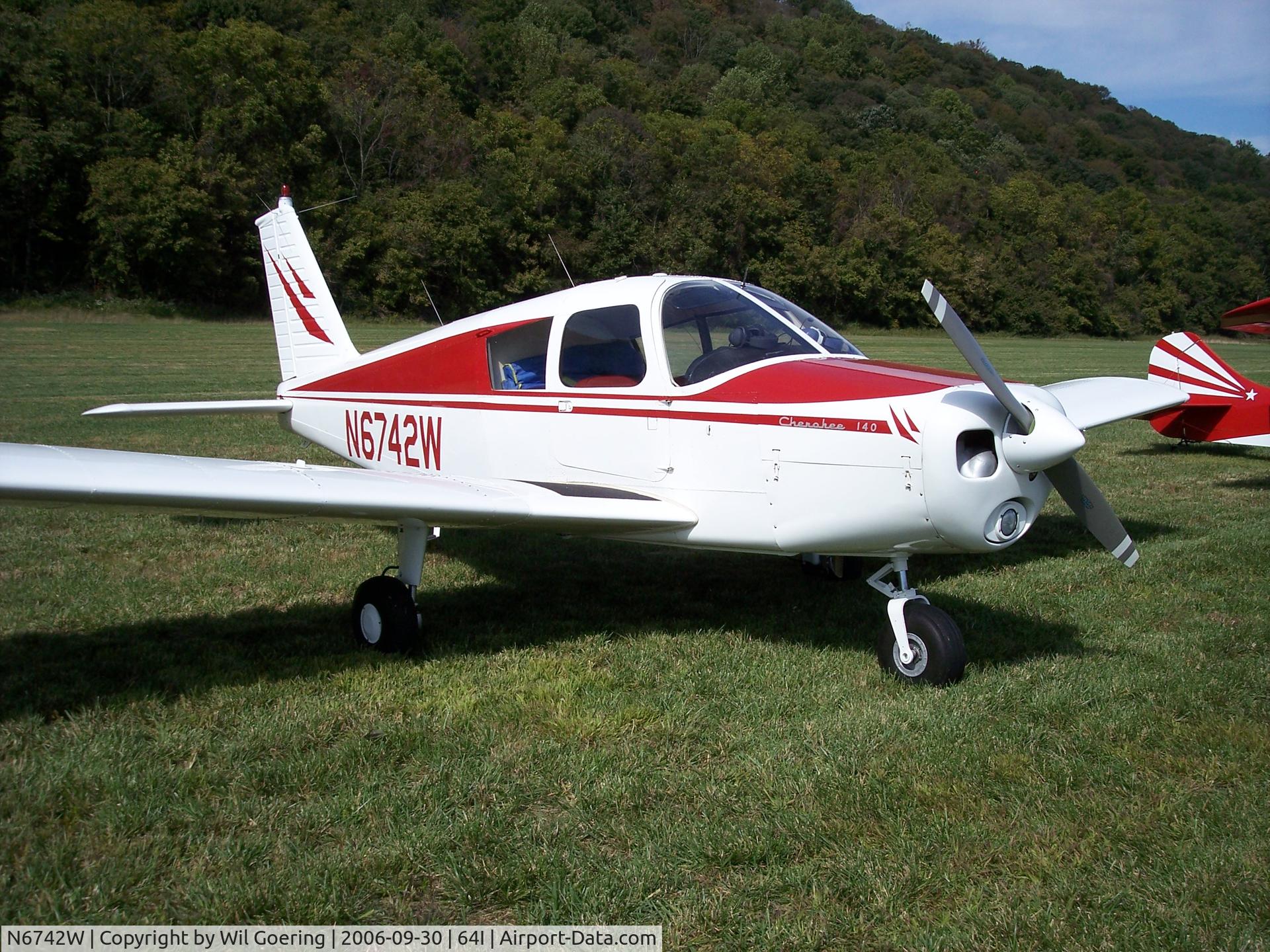 N6742W, 1965 Piper PA-28-140 C/N 28-20863, Cherokeeat Lee Bottom Flying Field