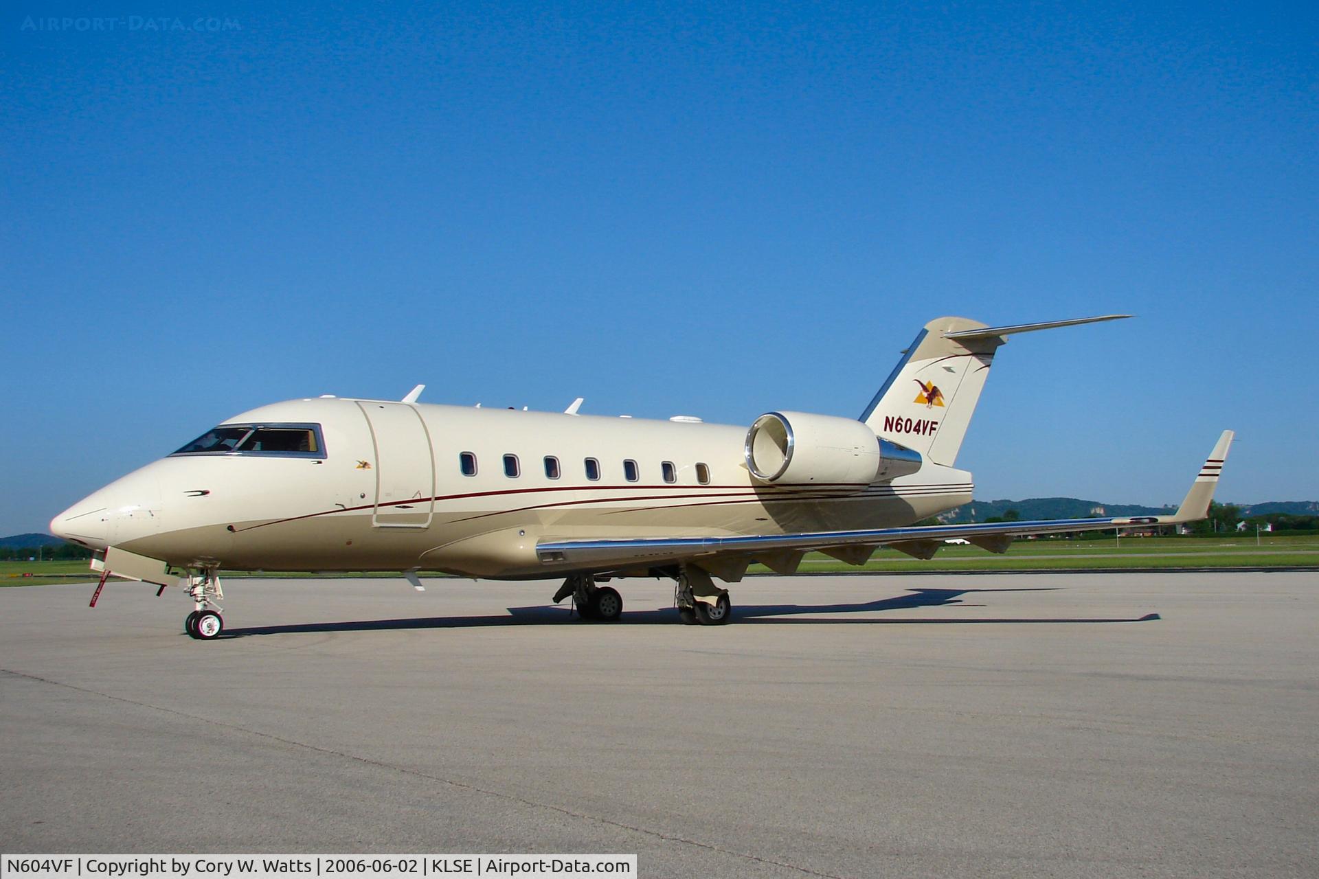 N604VF, 1999 Bombardier Challenger 604 (CL-600-2B16) C/N 5444, on the ramp of KLSE