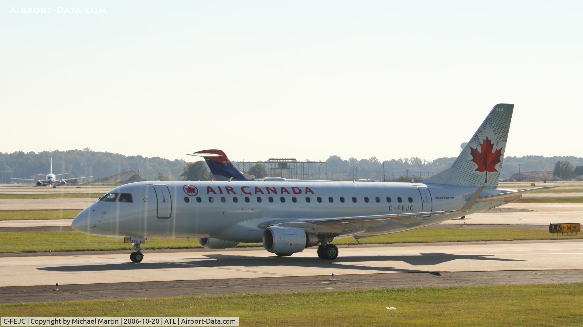 C-FEJC, 2005 Embraer 175SU (ERJ-170-200SU) C/N 17000089, Taxing to Terminal