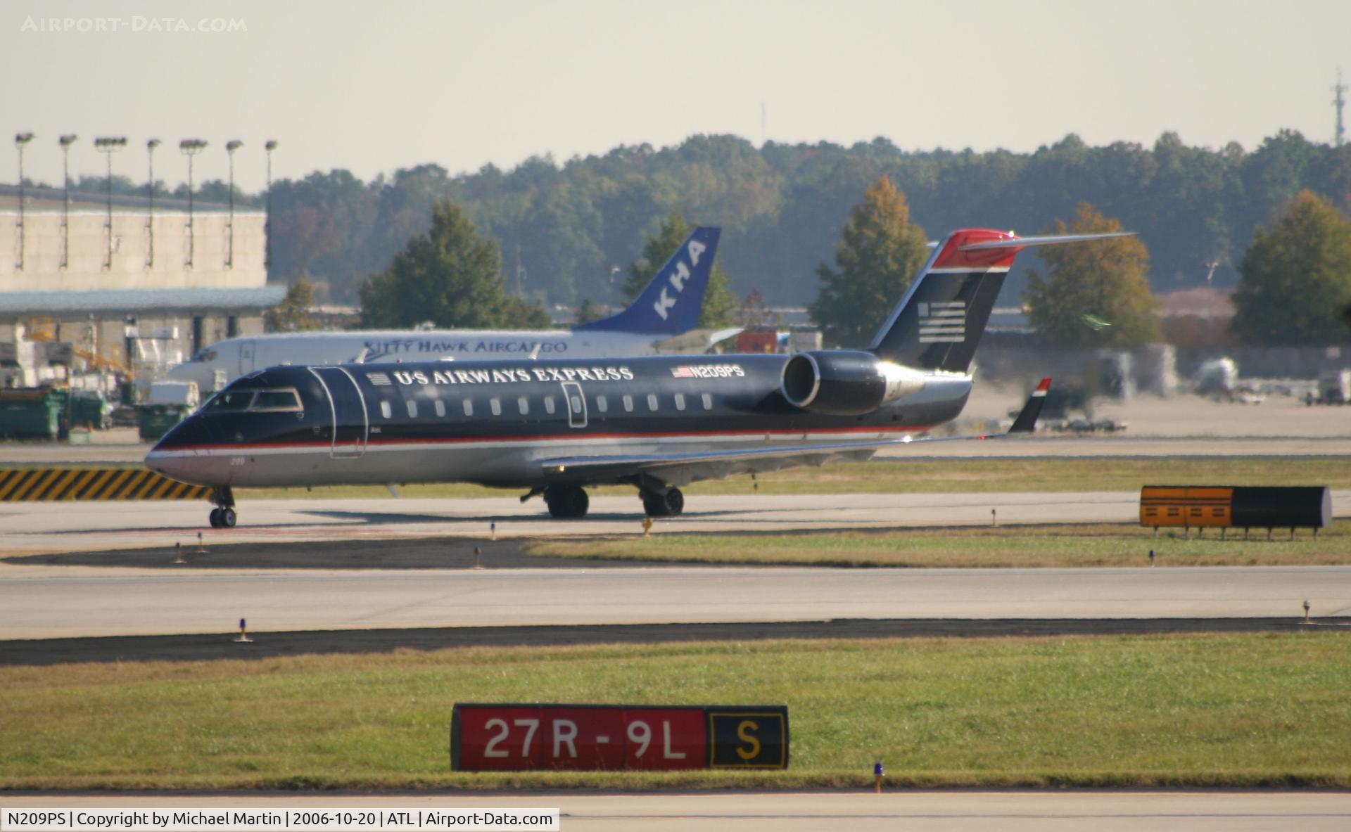 N209PS, 2003 Bombardier CRJ-200ER (CL-600-2B19) C/N 7874, Taxing to Terminal