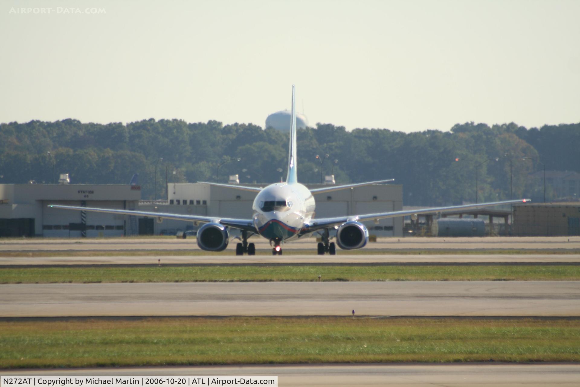 N272AT, 2005 Boeing 737-7BD C/N 33921, Head On View