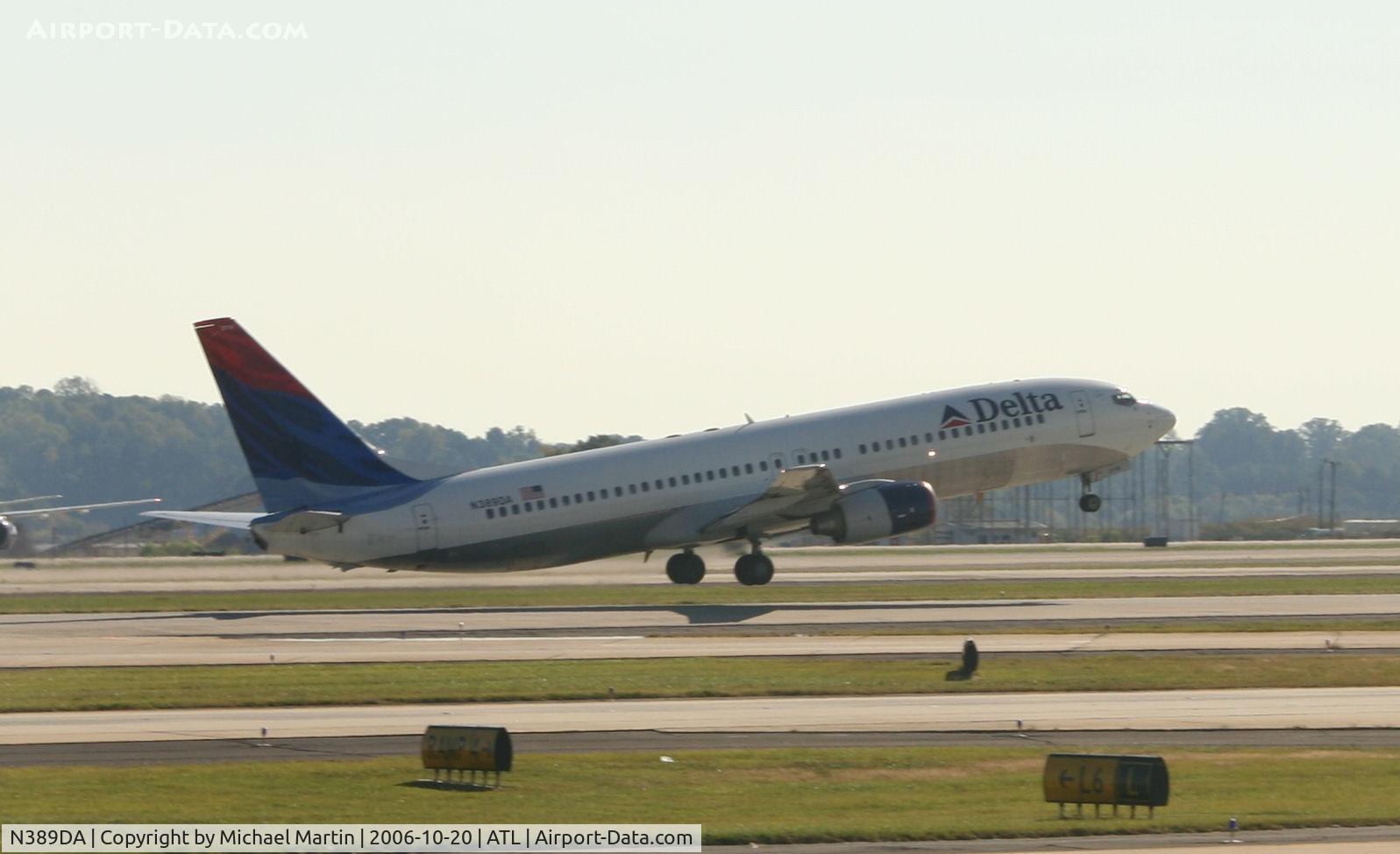 N389DA, 2000 Boeing 737-832 C/N 30376, Departing ATL for parts unknown!