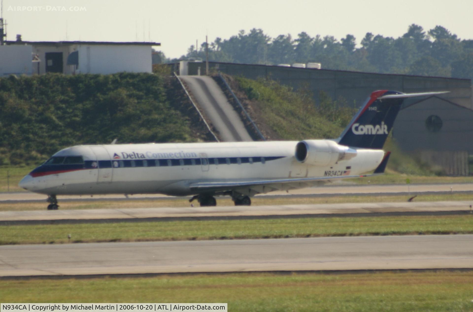 N934CA, 1994 Canadair CRJ-100ER (CL-600-2B19) C/N 7042, Taxing to Terminal
