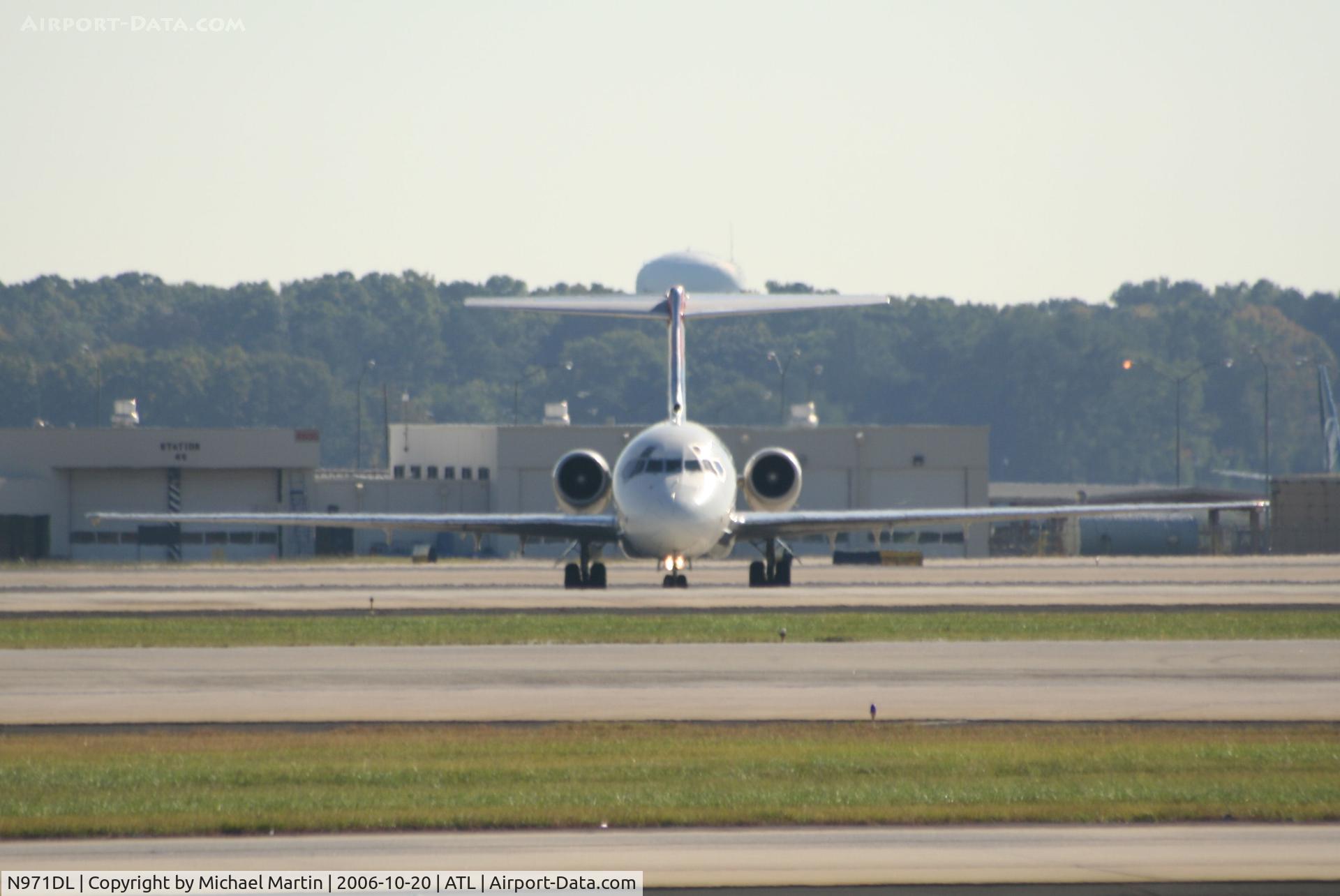 N971DL, 1991 McDonnell Douglas MD-88 C/N 53214, Head On View