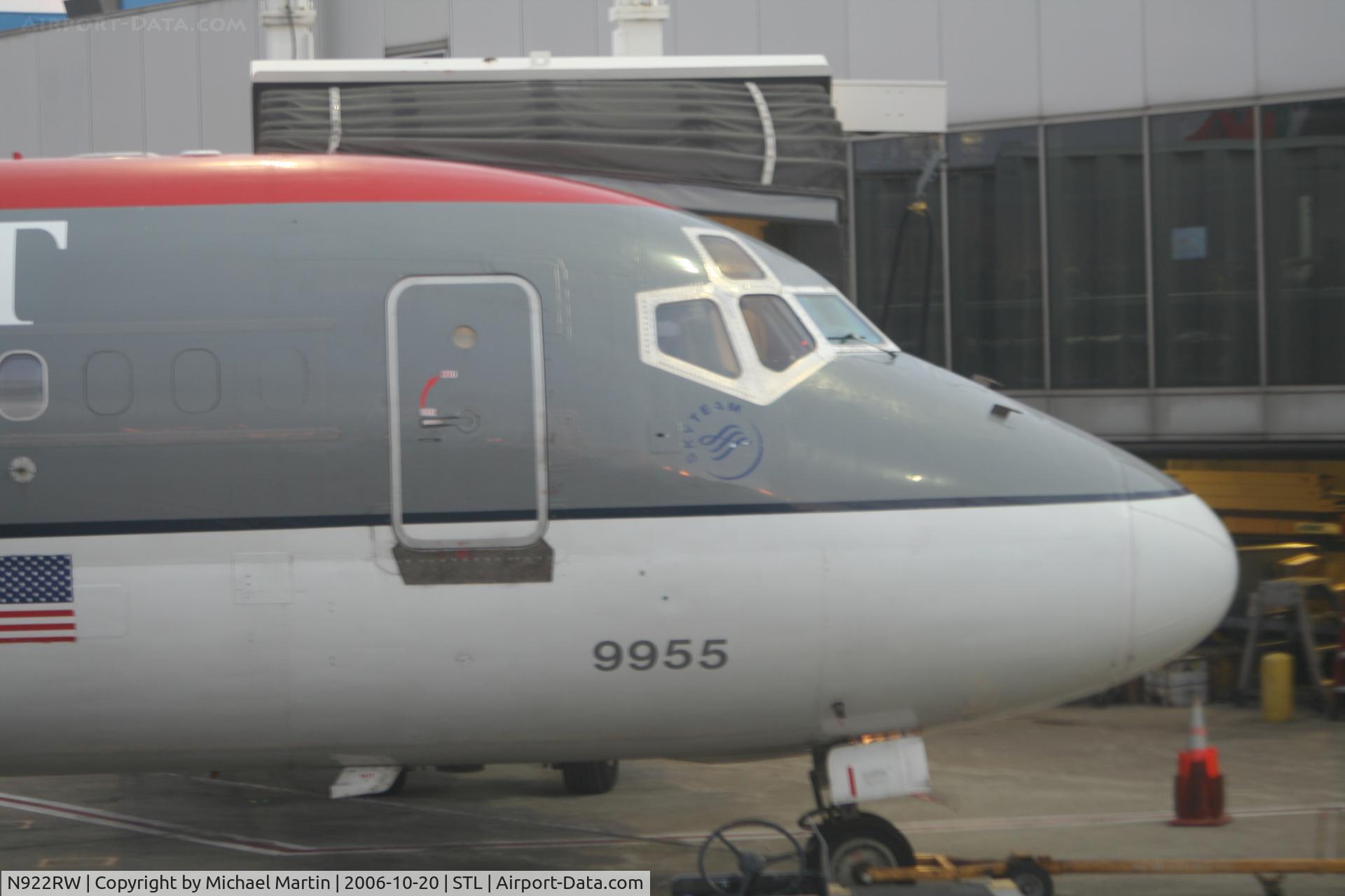 N922RW, 1968 Douglas DC-9-31 C/N 47182, Closeup of cockpit