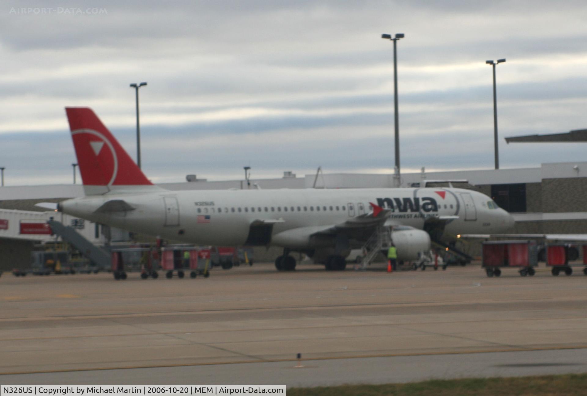 N326US, 1992 Airbus A320-211 C/N 282, At Terminal