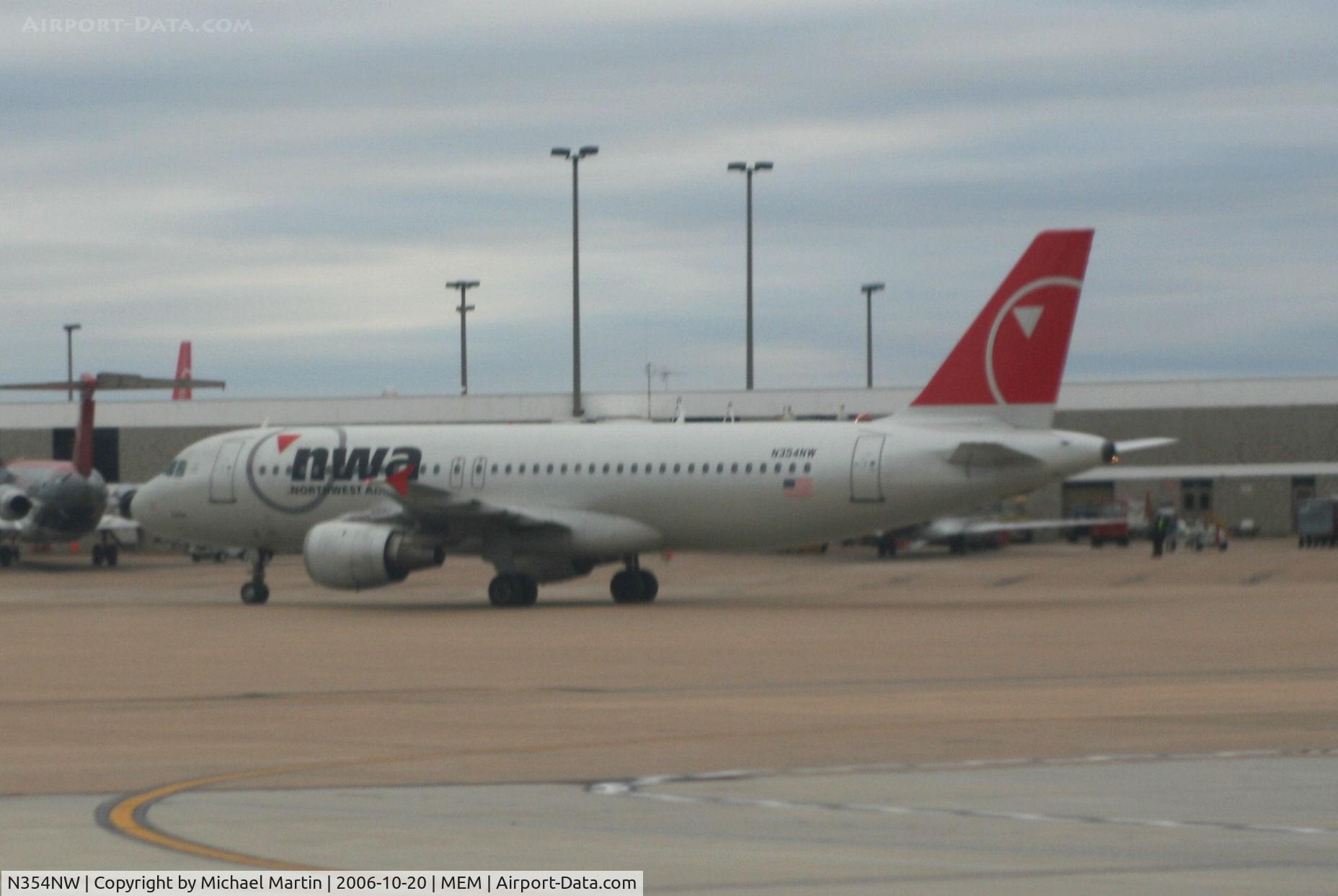 N354NW, 1998 Airbus A320-212 C/N 801, Taxing to Terminal