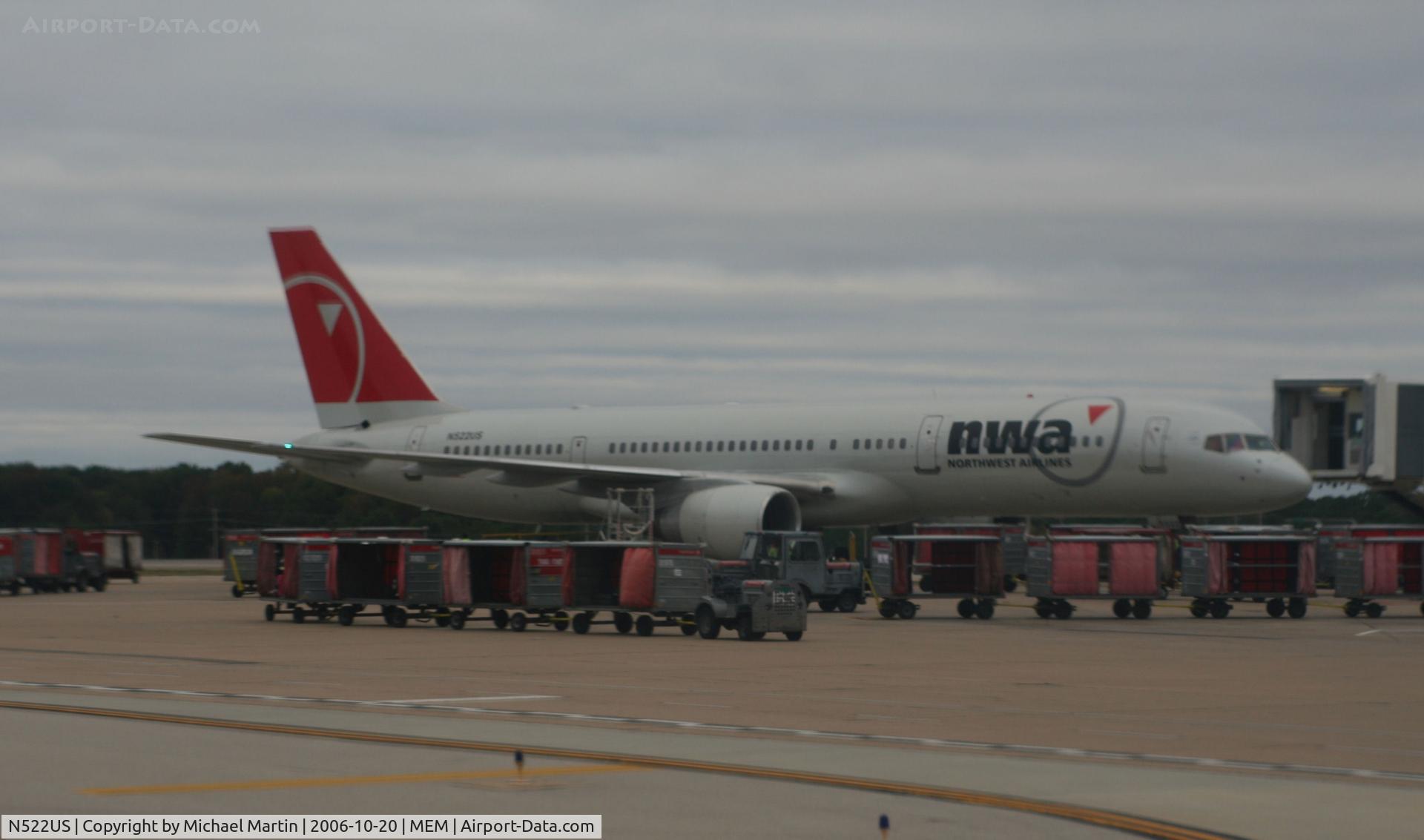 N522US, 1987 Boeing 757-251 C/N 23616, At Terminal