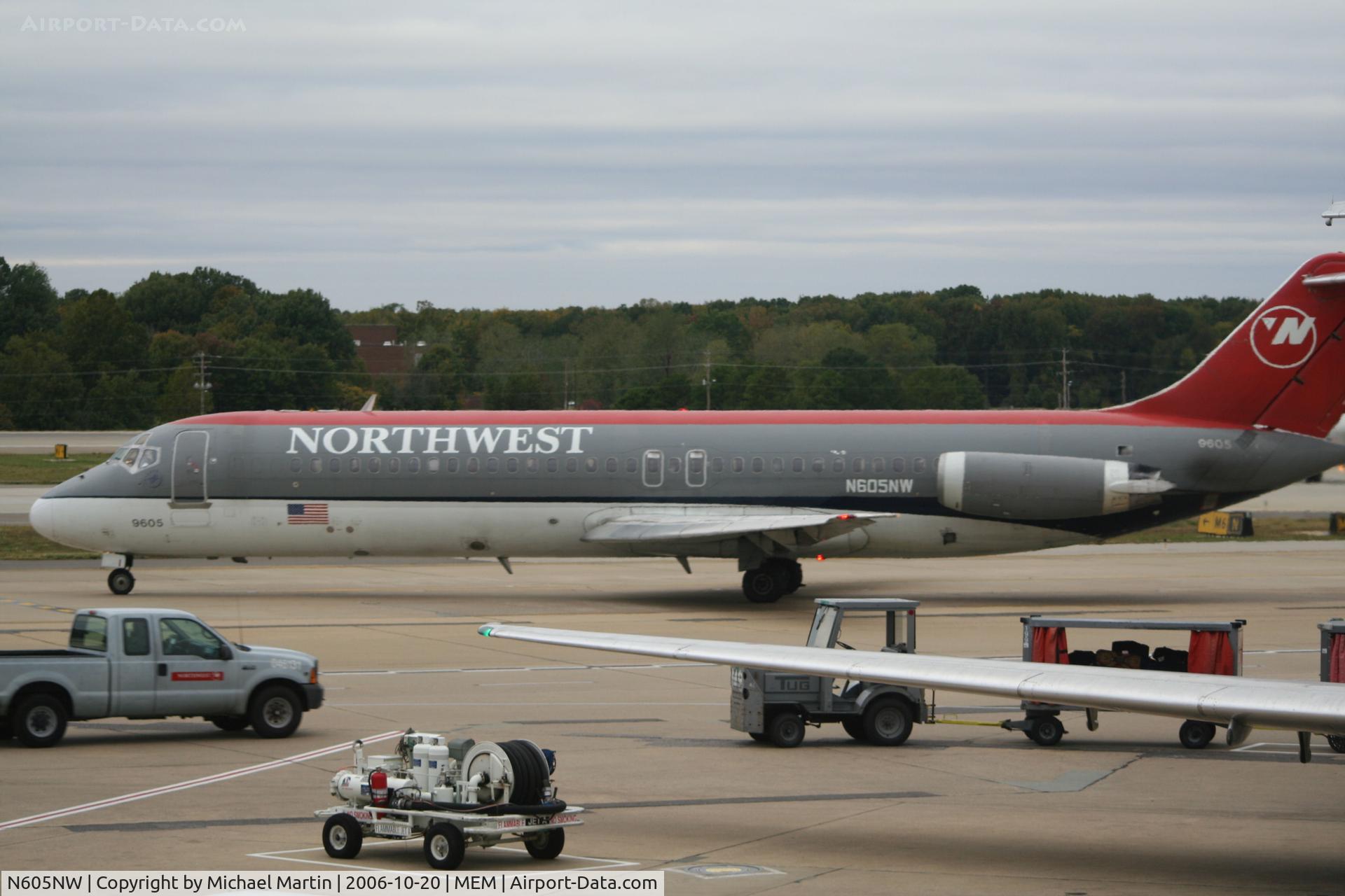 N605NW, 1968 Douglas DC-9-32 C/N 47223, Taxing to Runway 36R
