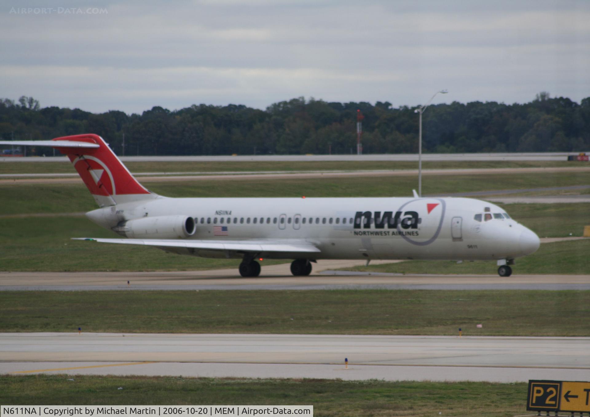 N611NA, 1969 Douglas DC-9-32 C/N 47435, Taxing to Terminal