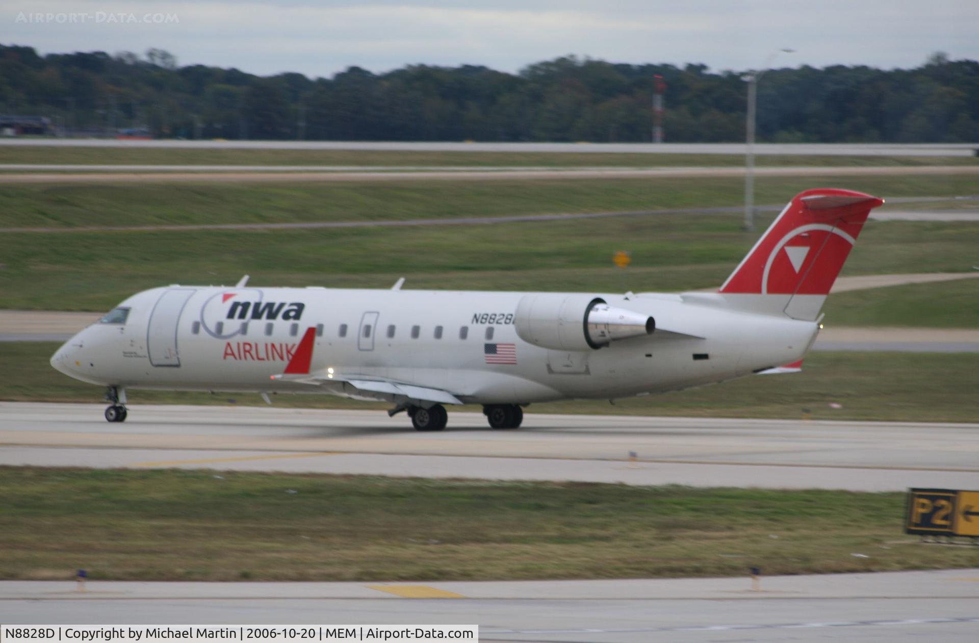 N8828D, 2003 Bombardier CRJ-200LR (CL-600-2B19) C/N 7828, Taxing to Runway 36R