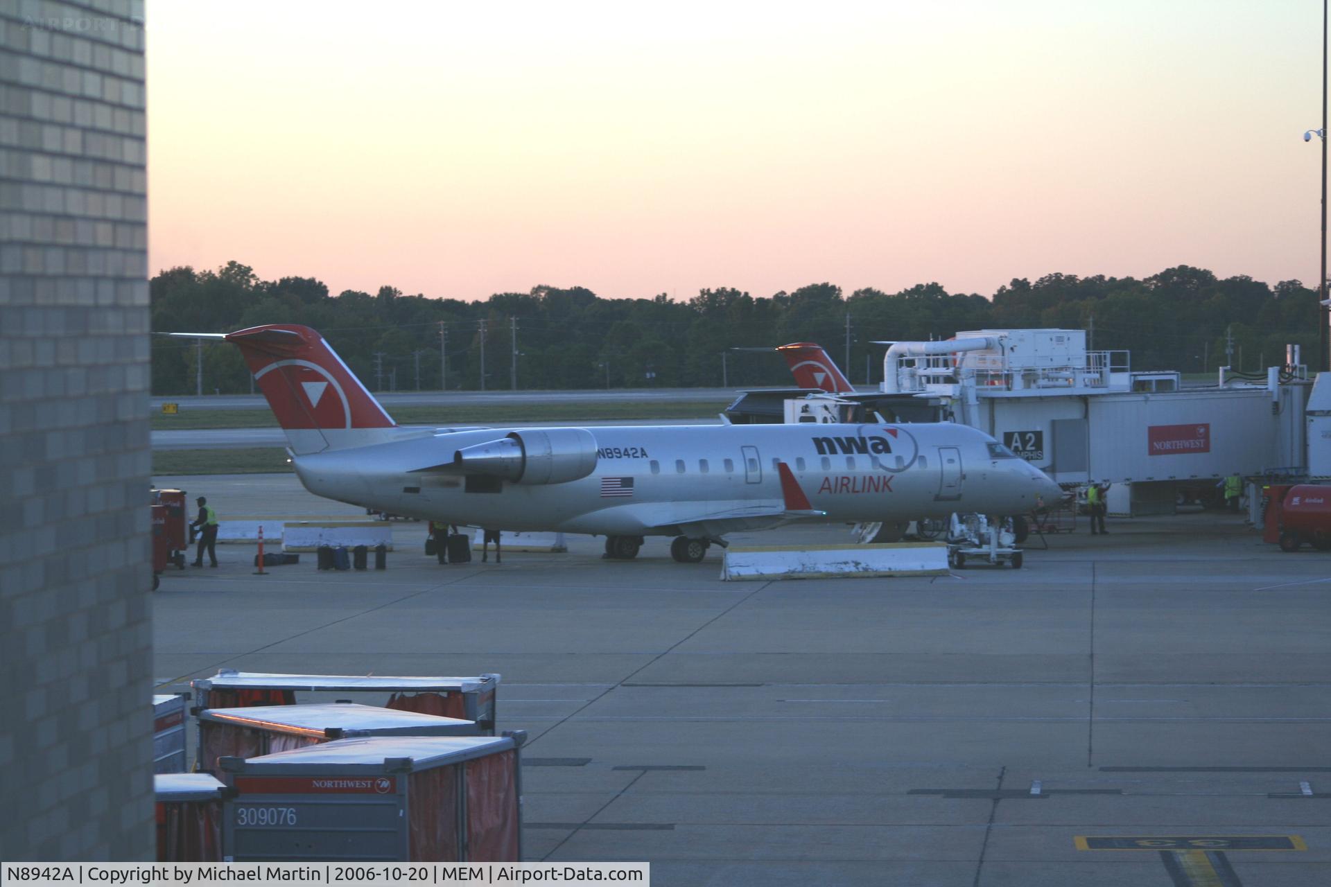 N8942A, 2004 Bombardier CRJ-200 (CL-600-2B19) C/N 7942, At Terminal