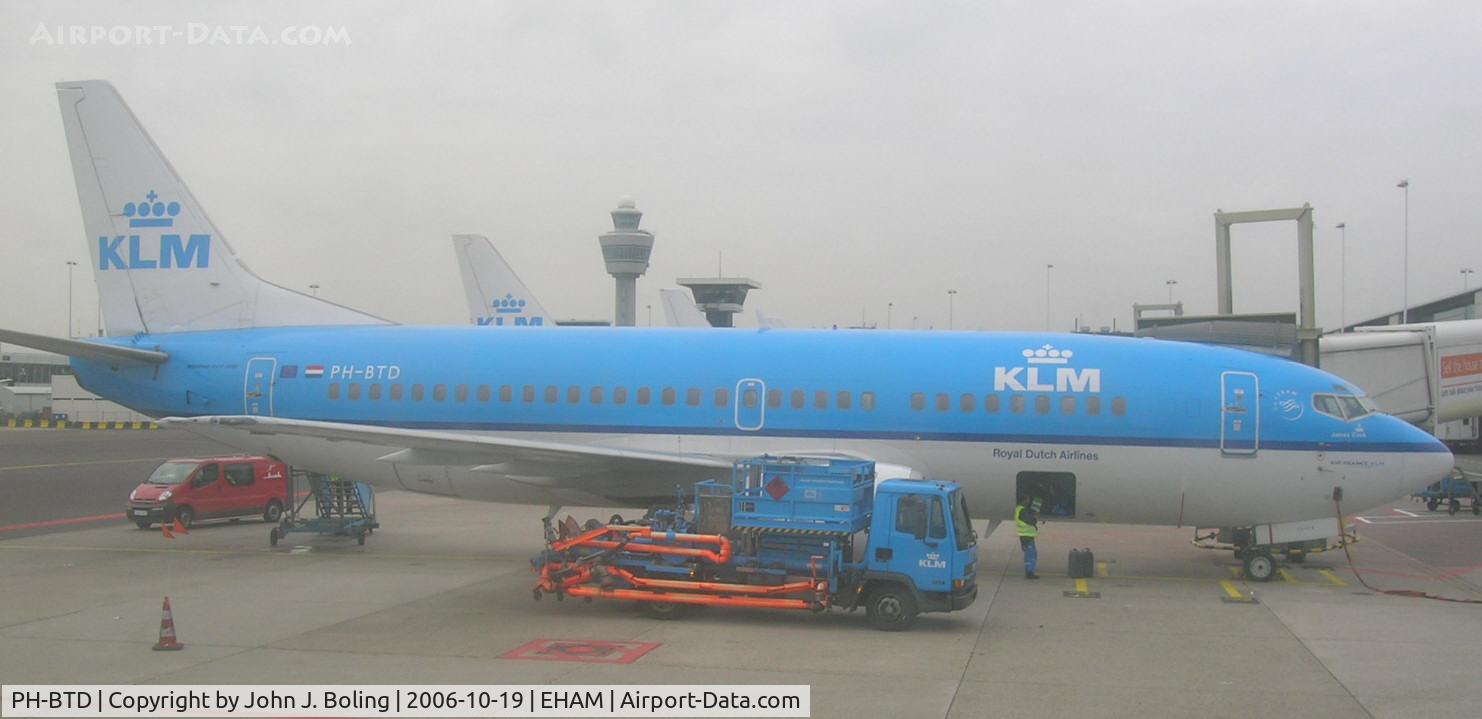 PH-BTD, 1992 Boeing 737-306 C/N 27420, Boeing 737-300 at gate