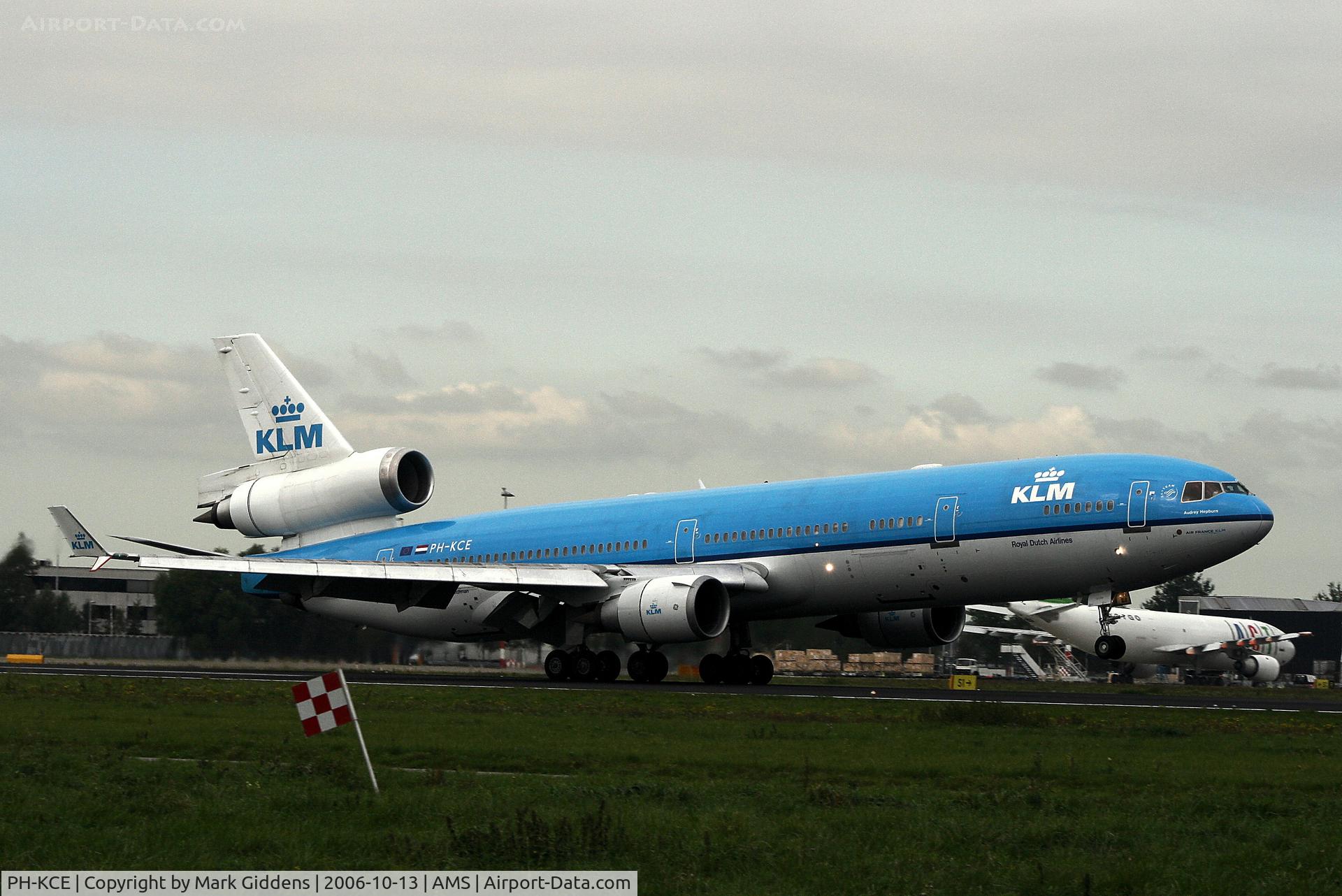 PH-KCE, 1994 McDonnell Douglas MD-11 C/N 48559, PH-KCE  MCD MD-11  KLM  AMS 13/10/06 landing on runway 06