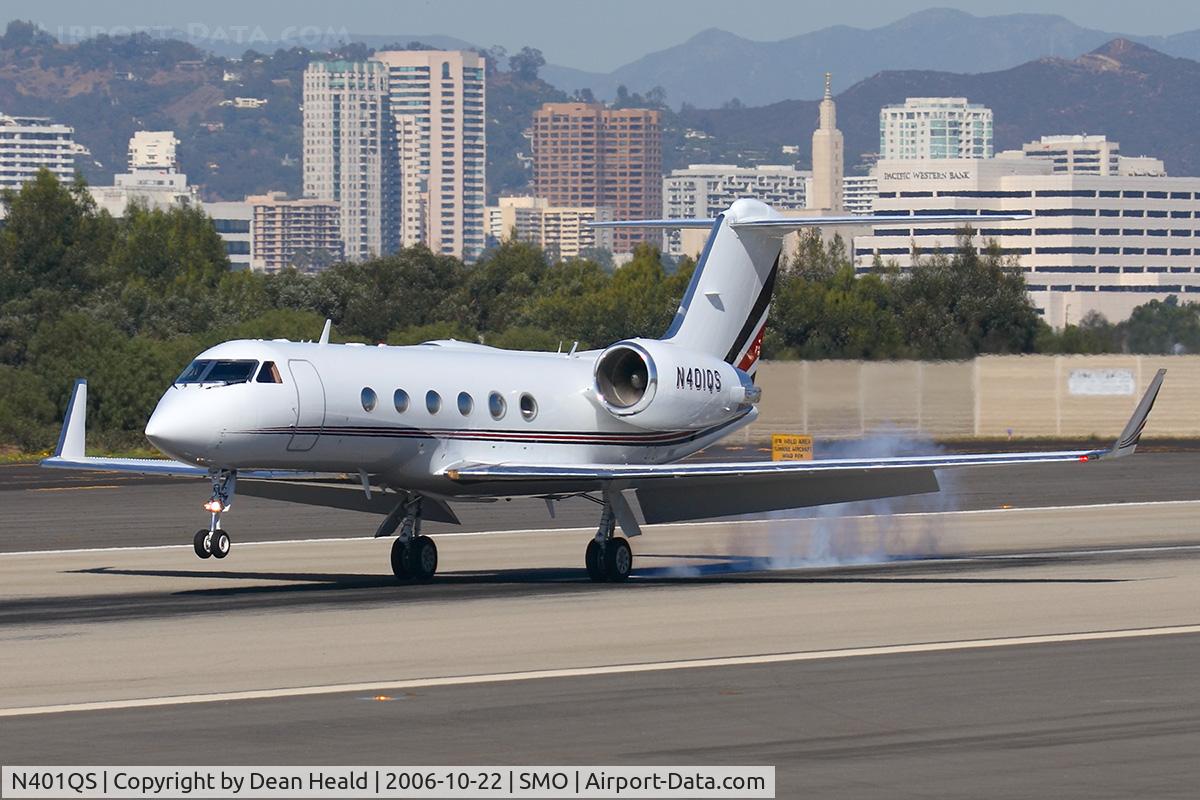 N401QS, 2000 Gulfstream Aerospace G-IV C/N 1408, CIT Leasing Corporation's 2000 Gulfstream G-IV(SP) N401QS touching down on RWY 21 after a short flight from San Diego Int'l (KSAN).