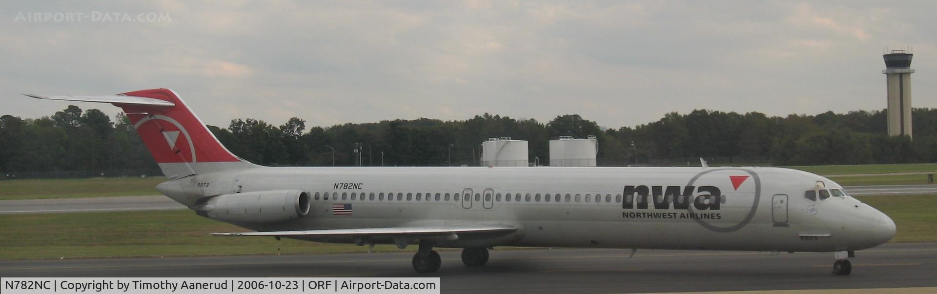 N782NC, 1980 McDonnell Douglas DC-9-51 C/N 48107, Arriving Norfolk, VA