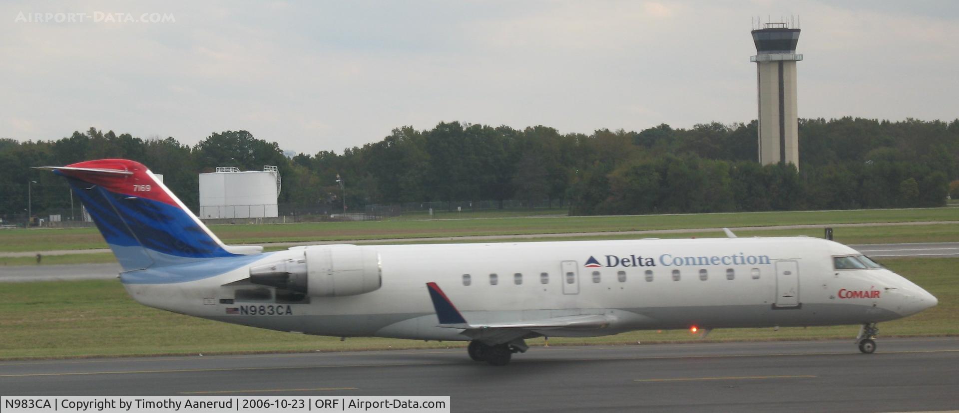 N983CA, 1997 Canadair CRJ-100ER (CL-600-2B19) C/N 7169, Taxing at Norfolk, VA